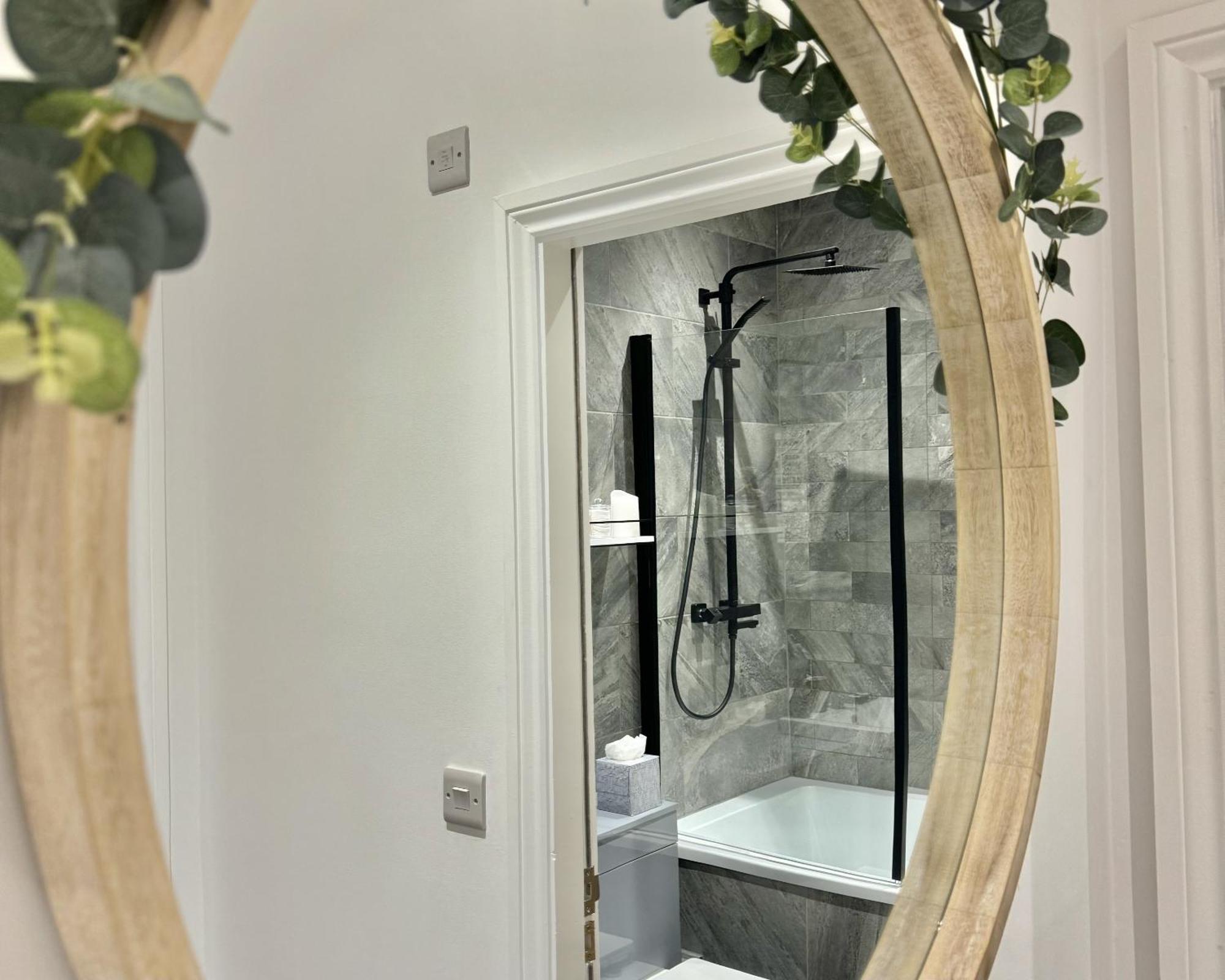 The Yorkshire Crown - Luxury Apartment - Free Parking Nearby Harrogate Buitenkant foto