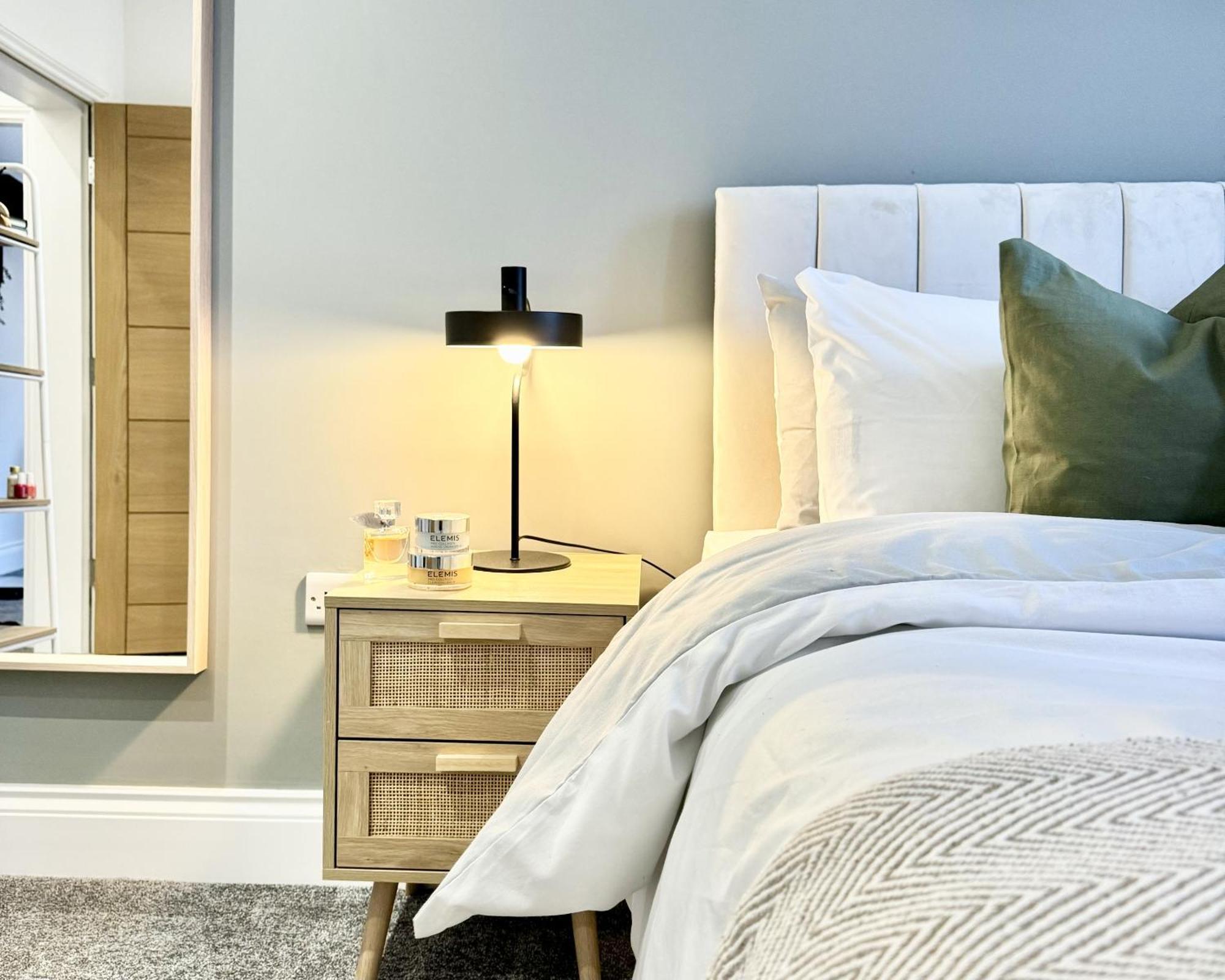 The Yorkshire Crown - Luxury Apartment - Free Parking Nearby Harrogate Buitenkant foto